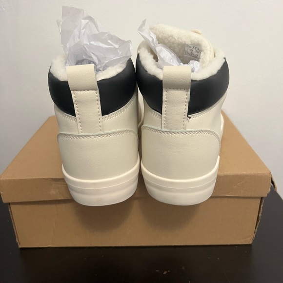 Women’s Beige Ankle Winter Boots - Picture 3 of 3